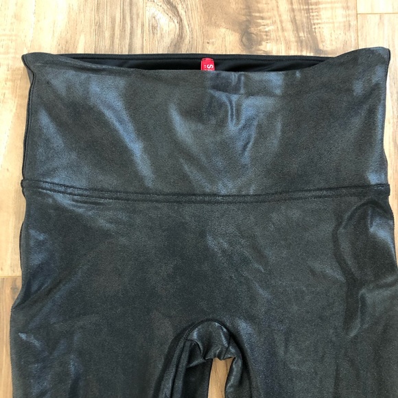 🦊 SPANX Faux Leather Leggings - Picture 4 of 8
